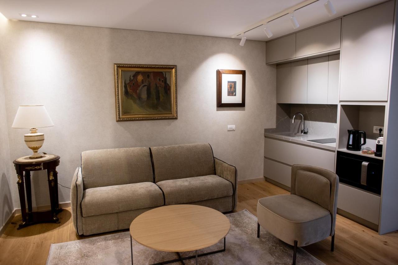 Seven Luxury Suites 티라나 외부 사진